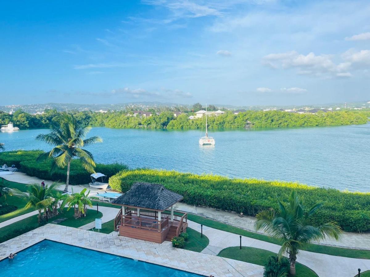 Luxury Apartments And Rooms,The Lagoons Монтего Бей Екстериор снимка
