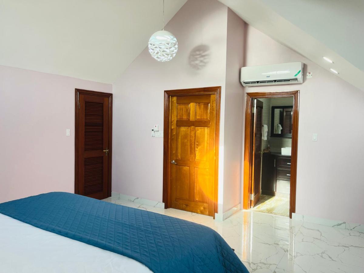 Luxury Apartments And Rooms,The Lagoons Монтего Бей Екстериор снимка