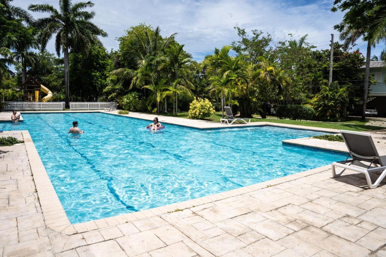 Luxury Apartments And Rooms,The Lagoons Монтего Бей Екстериор снимка