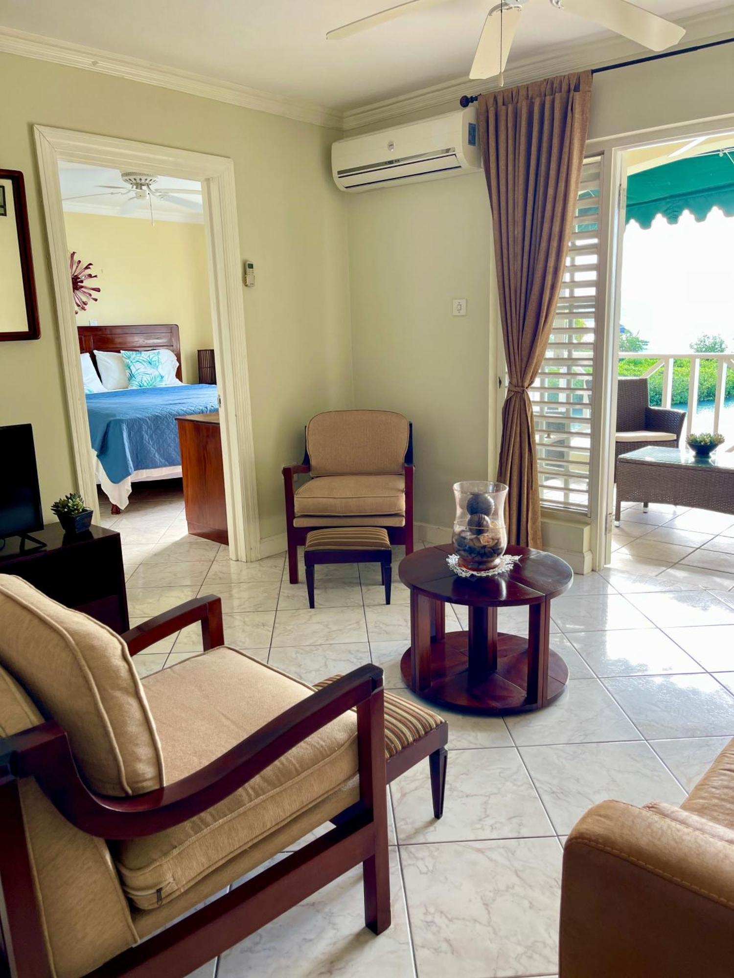 Luxury Apartments And Rooms,The Lagoons Монтего Бей Екстериор снимка