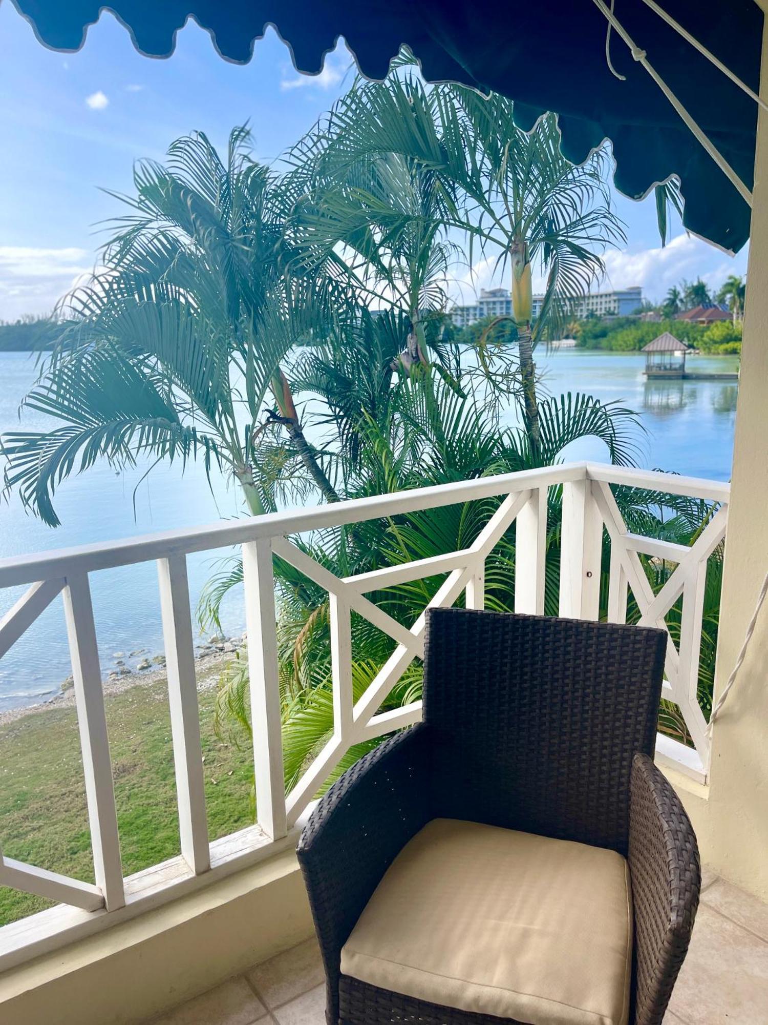 Luxury Apartments And Rooms,The Lagoons Монтего Бей Екстериор снимка
