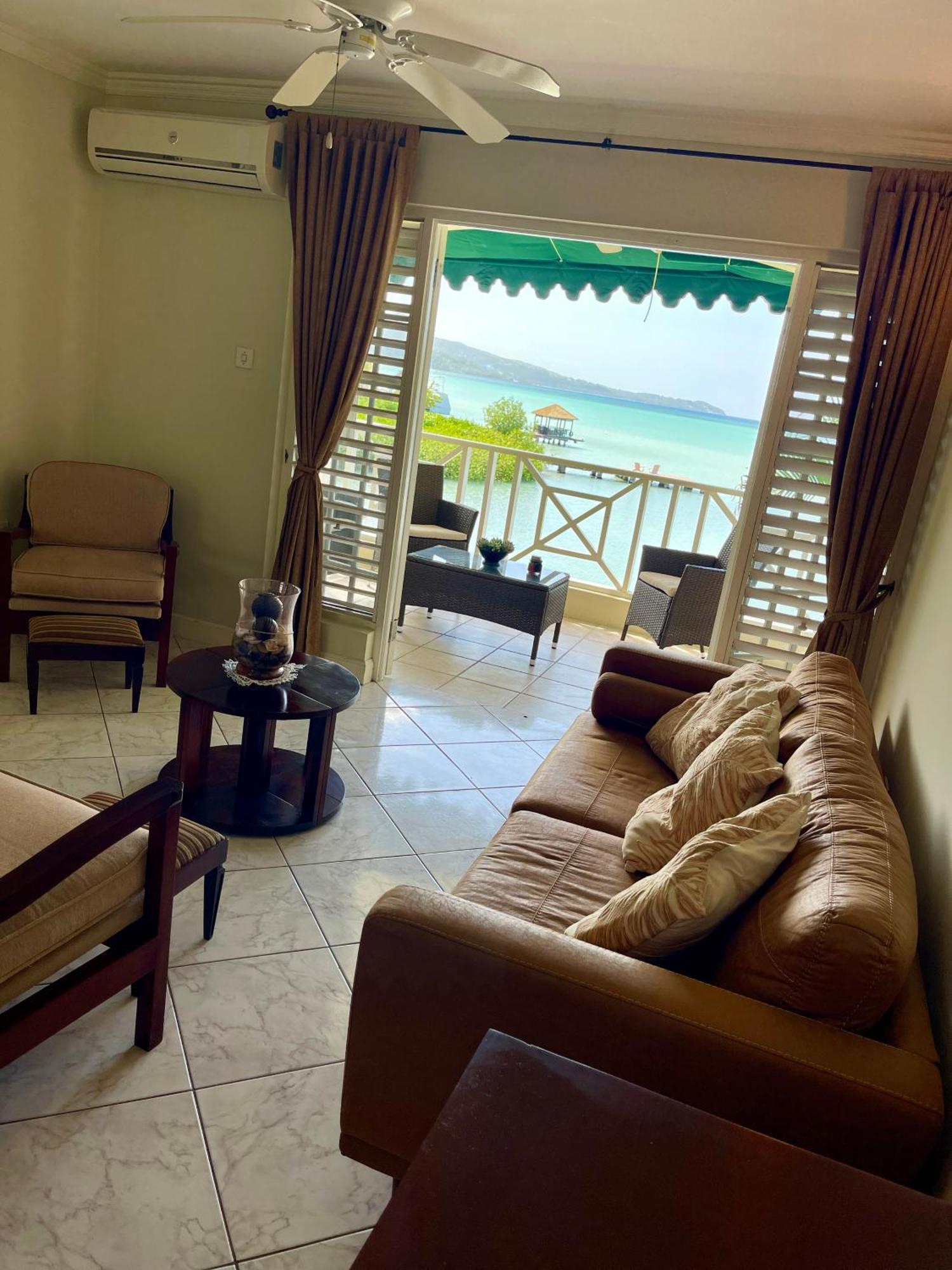 Luxury Apartments And Rooms,The Lagoons Монтего Бей Екстериор снимка