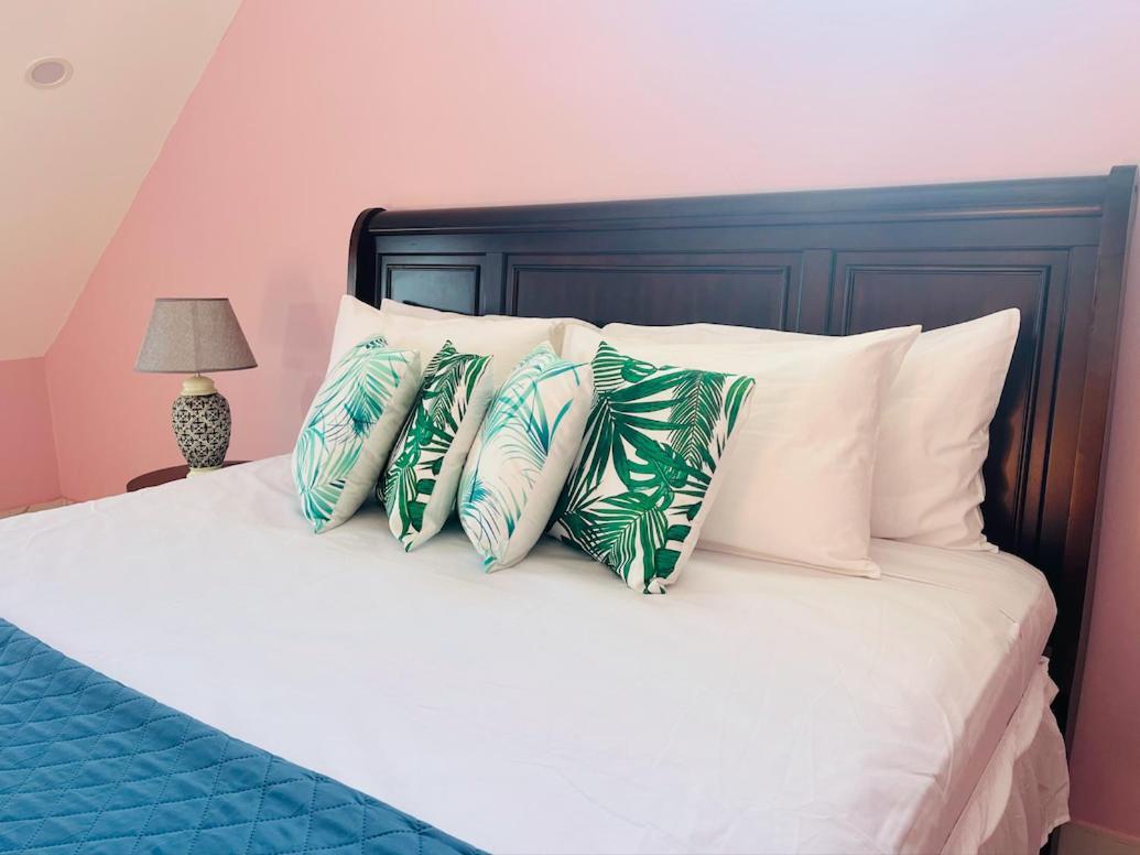 Luxury Apartments And Rooms,The Lagoons Монтего Бей Екстериор снимка